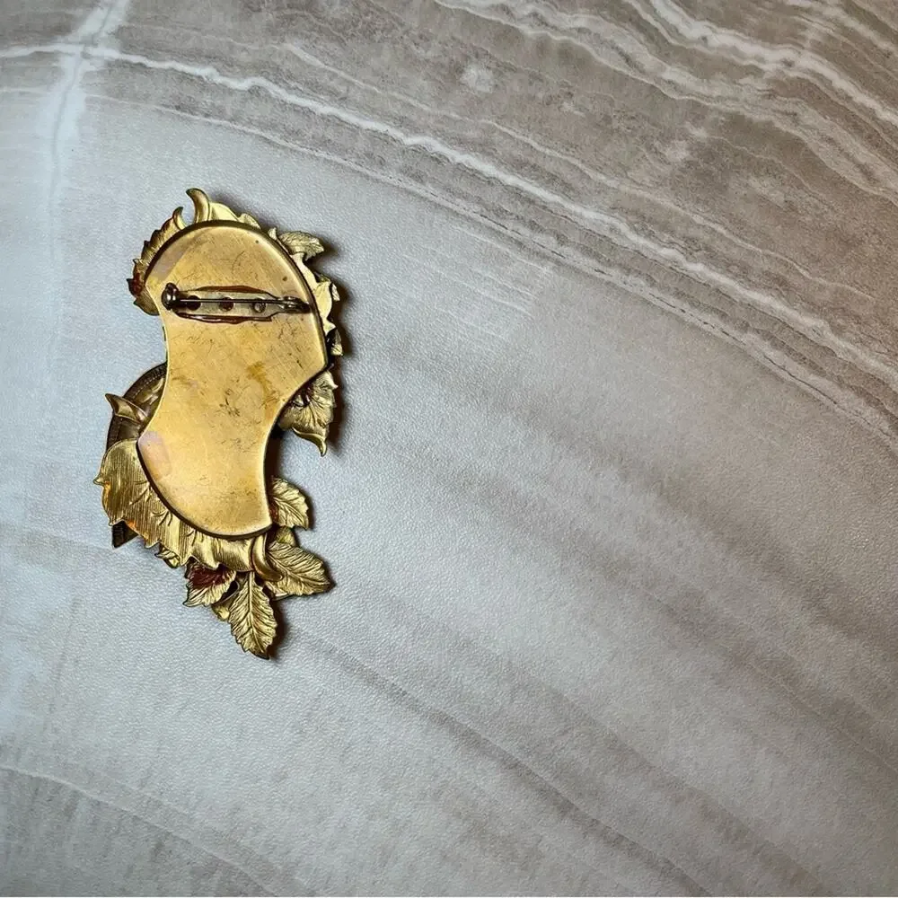 Vtg. Wildlife Lion, Giraffe, and Elephant Brooch Pin Africa Asia Grasslands Zoo